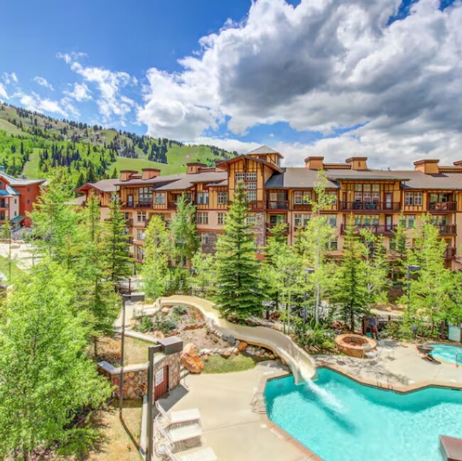 Building Photo - Available now! Solitude Luxury 1 bed / 1 bath Condo! Fully furnished!