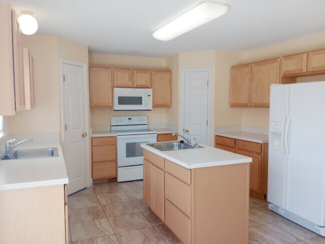 Building Photo - Spacious 4 bedrooms 2.5 baths single-family home Located in Orlando FL!!