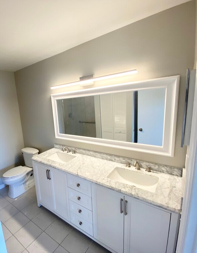 Building Photo - 7760 Emerald Cir