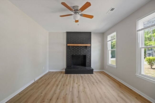 Building Photo - Completely Renovated 4 Bedroom/2 Bath Property off of Staples Mill Rd.! ****Available Beginning o...