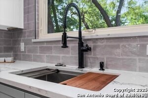 Building Photo - 9717 Anderson Village Dr