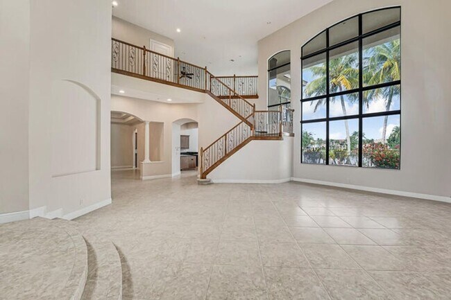 Building Photo - 10513 Versailles Blvd