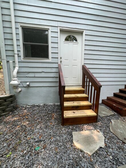 Primary Photo - 1720 Branch Valley Dr
