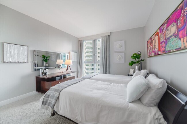 Building Photo - 1331 Brickell Bay Dr
