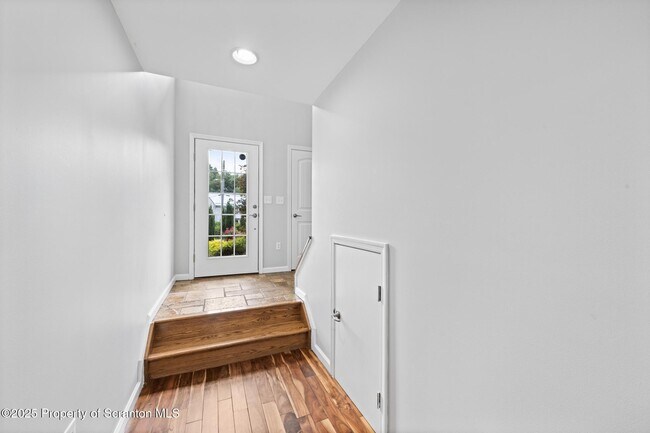 Building Photo - 371 Orchard St