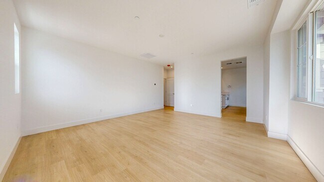 Building Photo - 2782 Sassy St