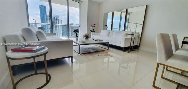 Building Photo - Icon Brickell