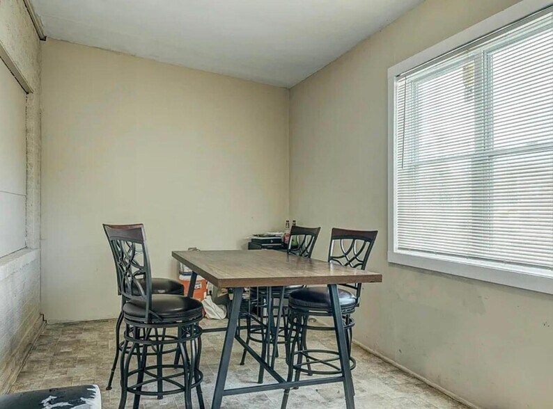 Building Photo - 6415 Cates Ave