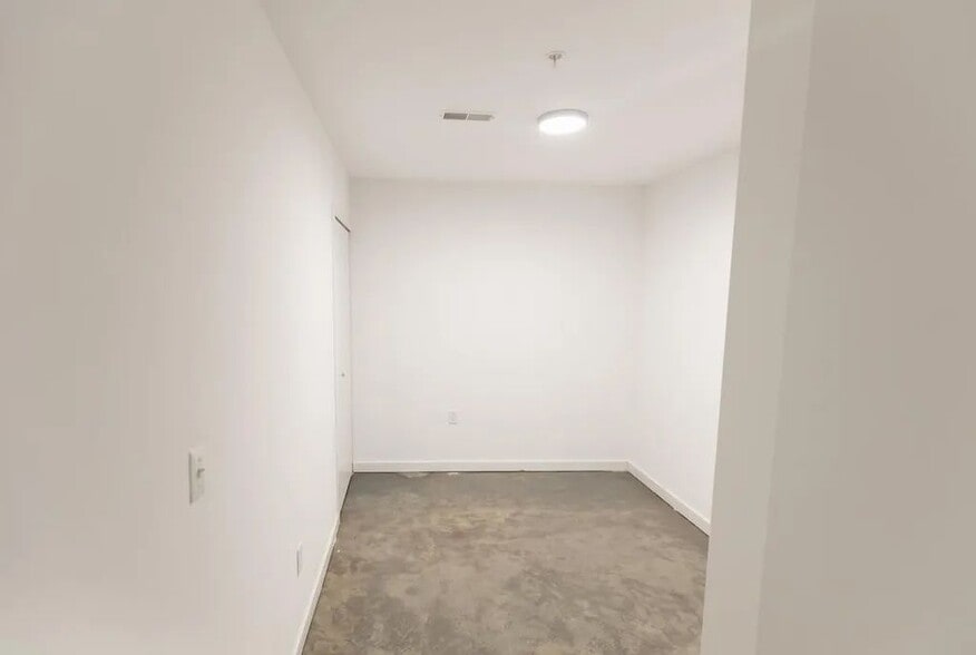 Building Photo - 207 E Baltimore Ave