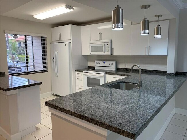Building Photo - 434 Lakeview Dr