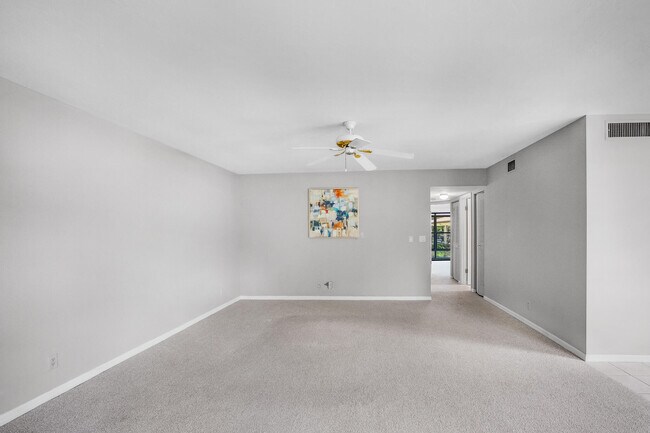 Building Photo - 361 SW South River Dr