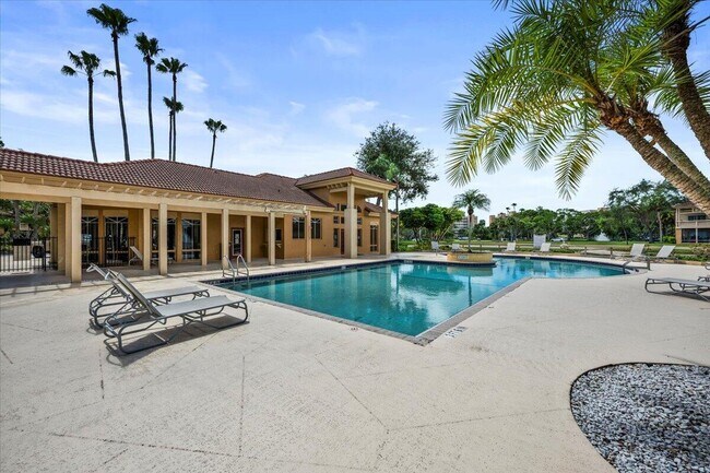 Building Photo - 4887 Via Palm Lakes Via
