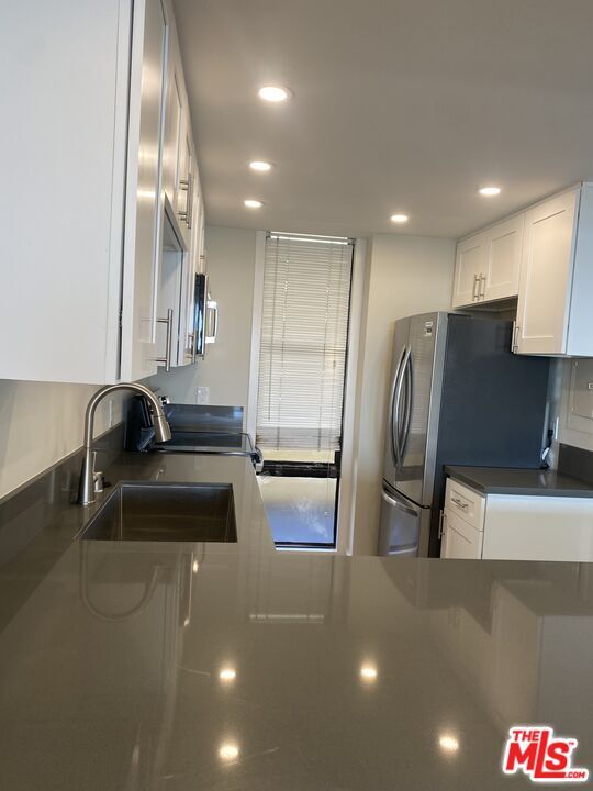 Building Photo - 4314 Marina City Dr