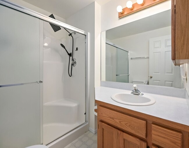 Building Photo - 3 Bedroom and 2.5 Bath Townhouse