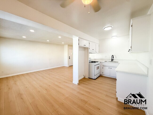 Building Photo - 4636 Laurel Canyon Blvd