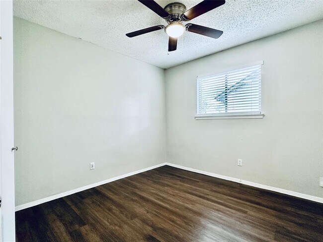 Building Photo - 1504 Sagebrush Dr