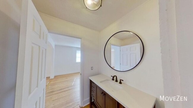 Building Photo - 1710 Oakwood Ave