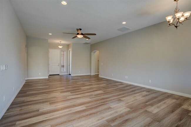 Building Photo - 6185 E Beecher Loop