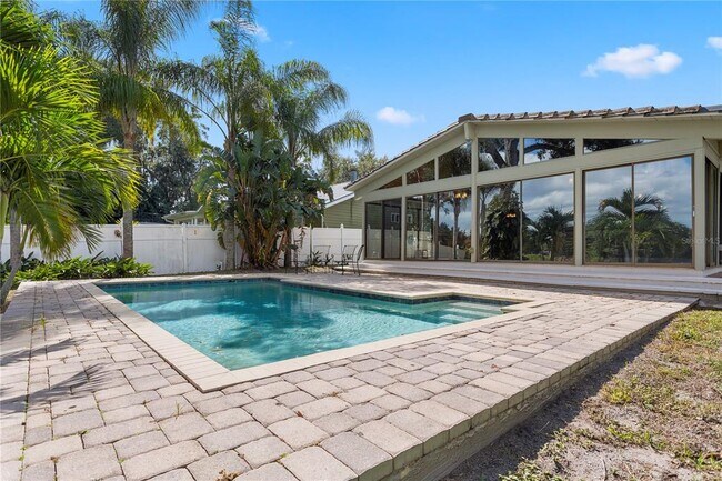 Building Photo - 2615 S Crystal Lake Dr