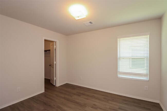 Building Photo - 2732 Atlas Dr