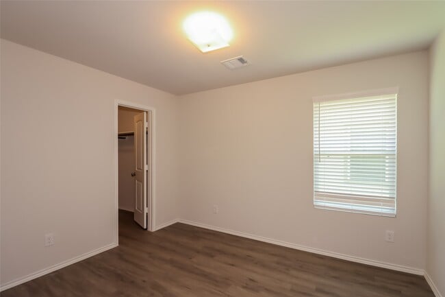 Building Photo - 2884 Briggs Dr