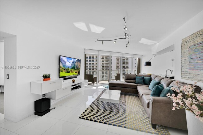 Primary Photo - 16445 Collins Ave