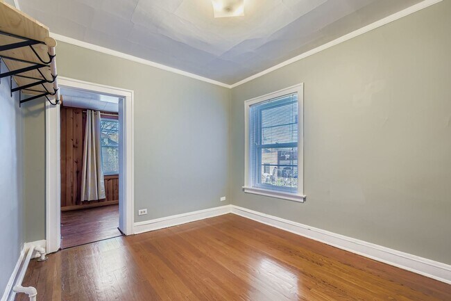 Building Photo - 6712 N Maplewood Ave