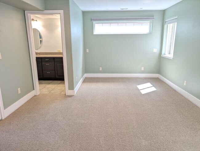 Building Photo - 4 Bed/2.5 Bath Multnomah Village Stunner w...