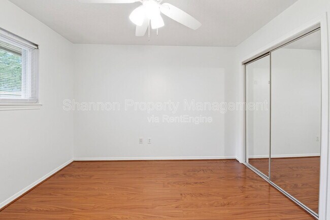 Building Photo - 2115 Oak Shores Dr