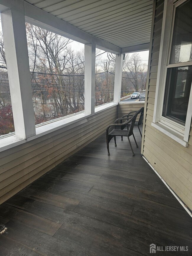 Building Photo - 421 River Dr