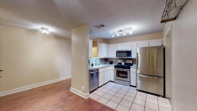 Building Photo - 9104 Quail Creek Dr