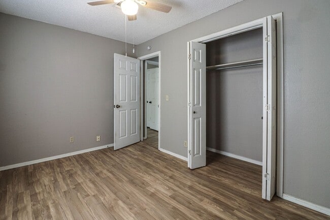 Building Photo - Cozy & Updated