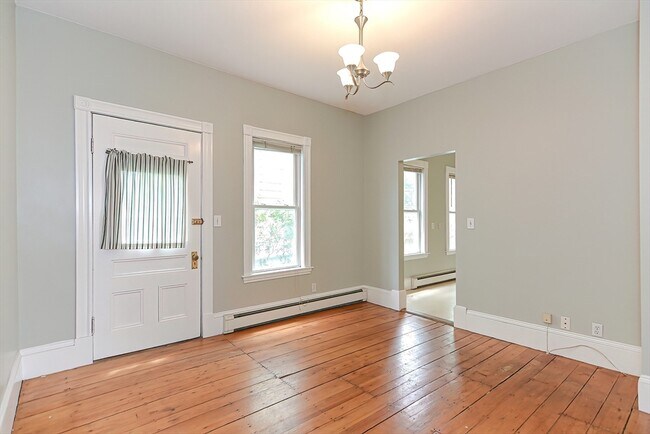 Building Photo - 108 Beacon St