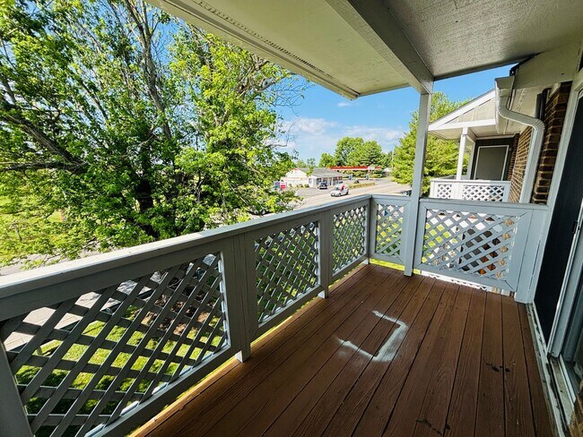 Building Photo - 824 Cascade Ct