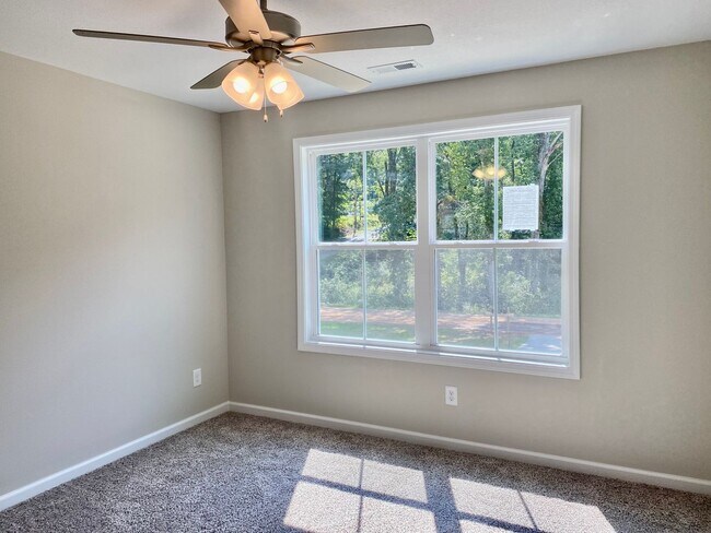 Building Photo - 943 Center Rd