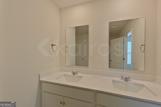 Building Photo - 127 Overstreet Way