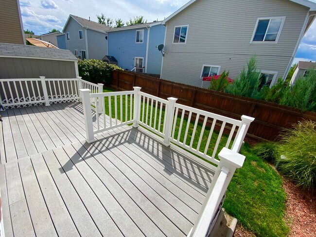 Building Photo - Beautiful South Lakewood Home with Updates, Space & Convenience! Available 8/10/2026