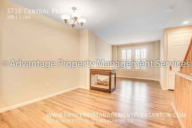 Building Photo - 3716 Central Pkwy