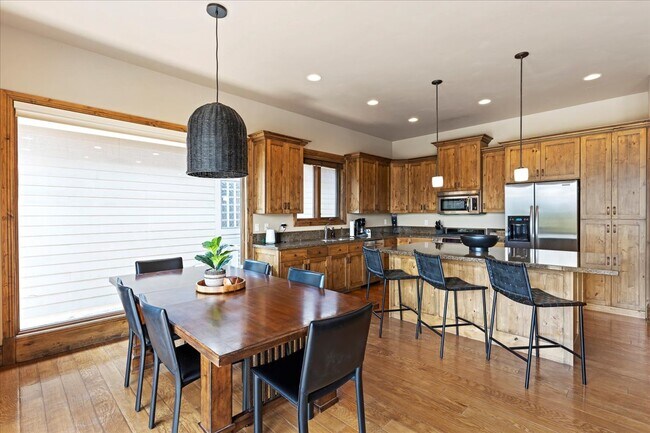 Building Photo - 4378 Sunrise Dr