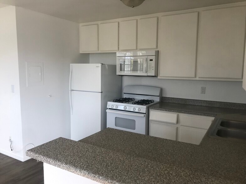 Building Photo - 11948 Hart St