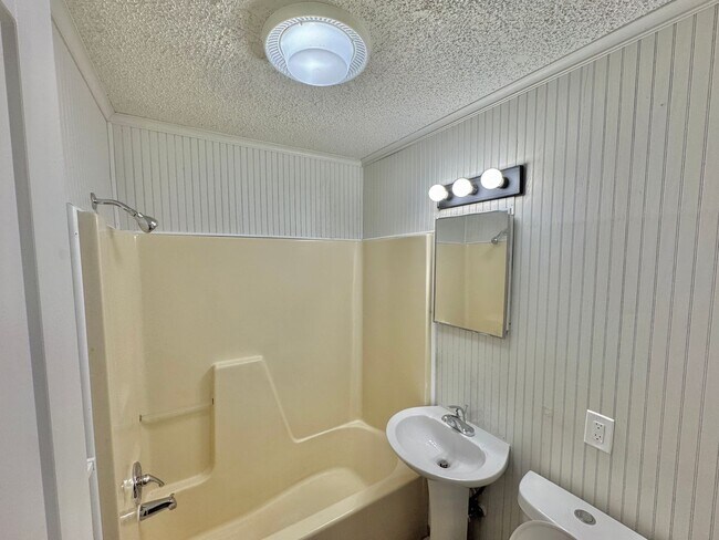 Building Photo - Statesville - 2BD/1BA
