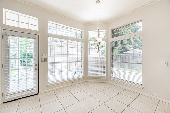 Building Photo - 5211 High Glen Ct