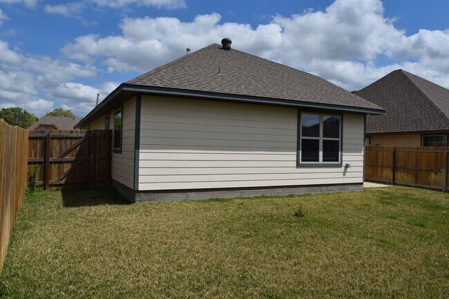 Building Photo - Stunning 3 Bed, 2 Bath in Creek Meadows!