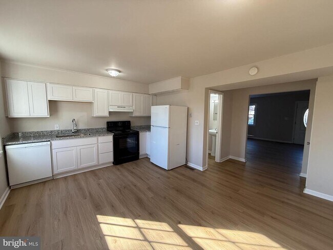 Building Photo - 534 Olde Greenwich Cir