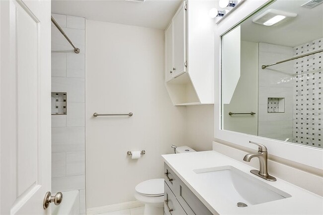 Building Photo - 11209 Deadoak Ln