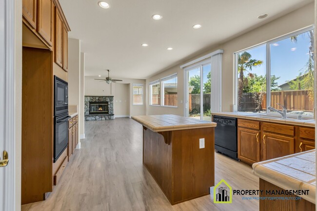 Building Photo - Luxury 5-BR Home Rental in Elk Grove