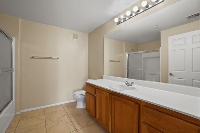 Building Photo - 2 Primary Bedrooms in a Gated Northwest Co...