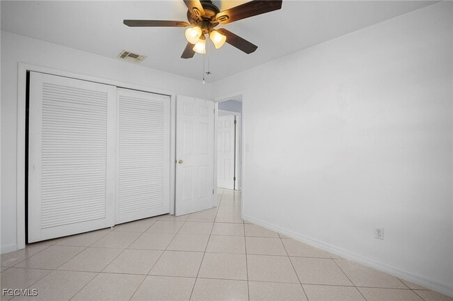 Building Photo - 211 E Jasmine Rd