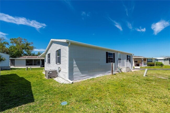 Building Photo - 1000 Kings Hwy