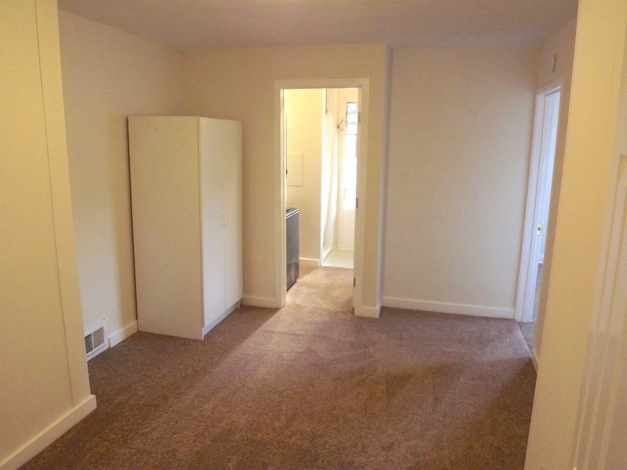 Building Photo - 115 N Park St